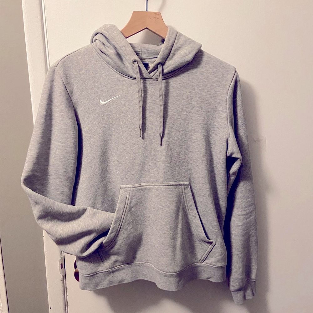 Nike club fleece size medium